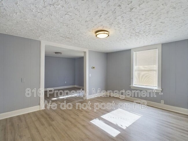 Building Photo - 1127 S Hocker Dr