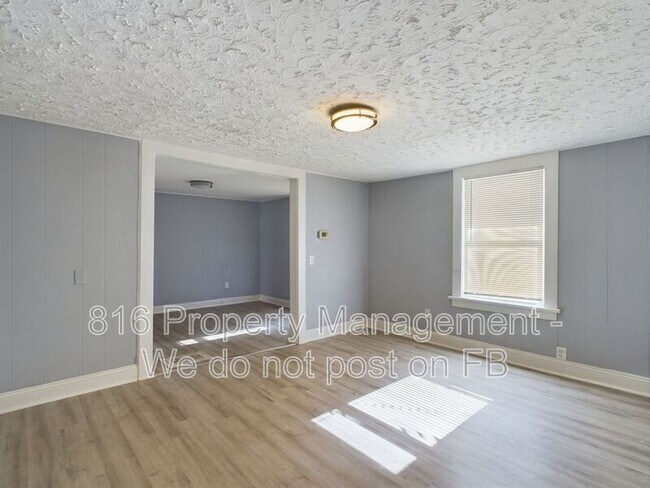 Foto del edificio - 1127 S Hocker Dr