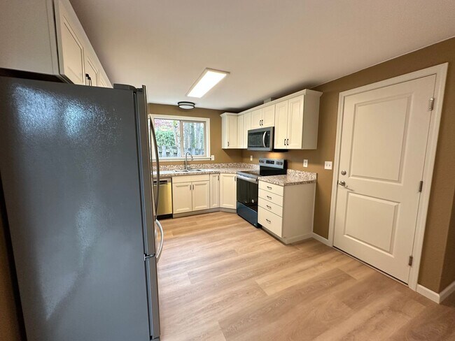 Foto del edificio - Remodeled 3 Bedroom SW Portland Home!