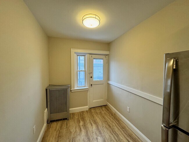 Foto del edificio - 8 Cogswell Ave