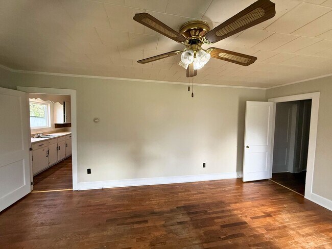 Foto del edificio - Spacious 2 Bed House | Private Patio + Sliding Door Dining Area