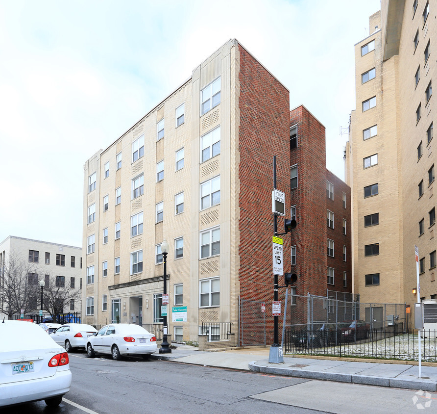 Primary Photo - Parkfair Apartments