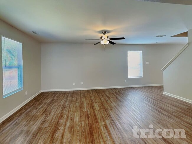 Building Photo - 7242 Fox Point Dr