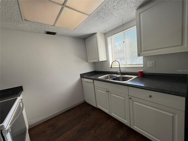 Foto del edificio - 621 99th Ave N