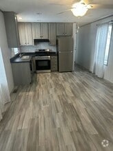 Building Photo - 122 Lynn Ln