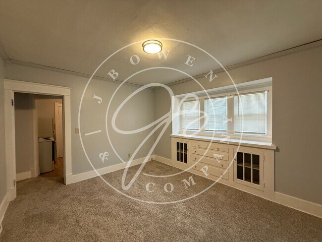 Foto del edificio - "Charming 2-Bedroom upper duplex in West Toledo – Cozy Living Awaits.