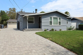 Building Photo - 442 S College Ave