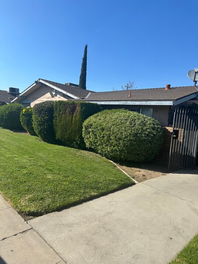 Building Photo - 33 W Santa Ana Ave