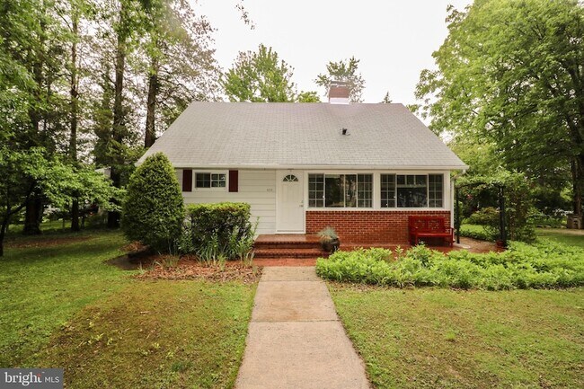 Photo - 400 Dean Dr House