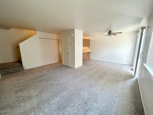 Building Photo - 1181 Town House Cir