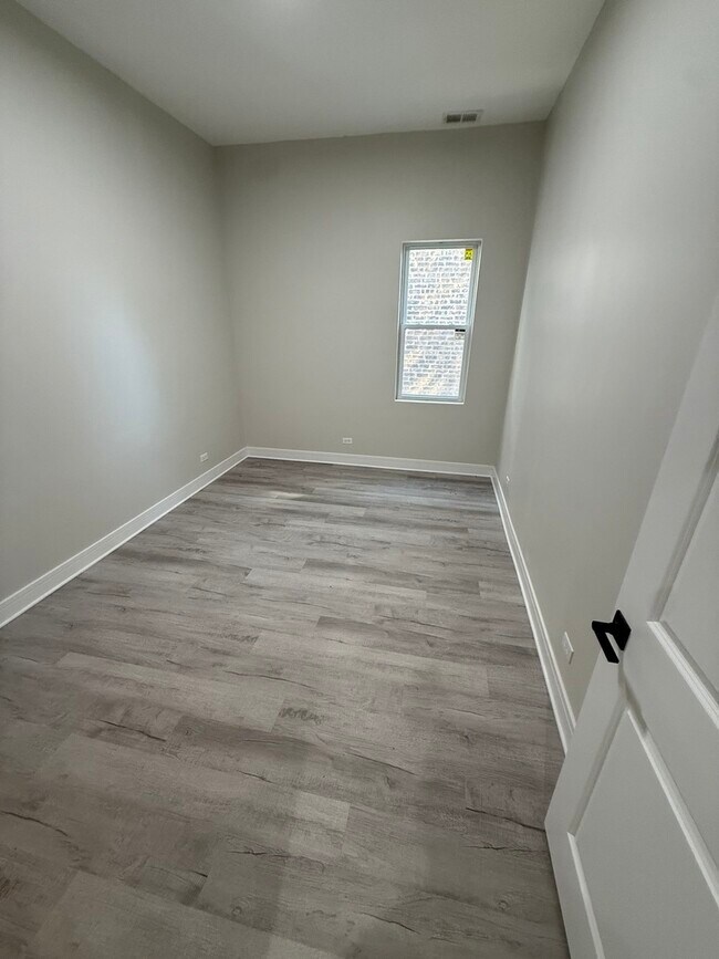 Foto del edificio - 2933 W Lexington St