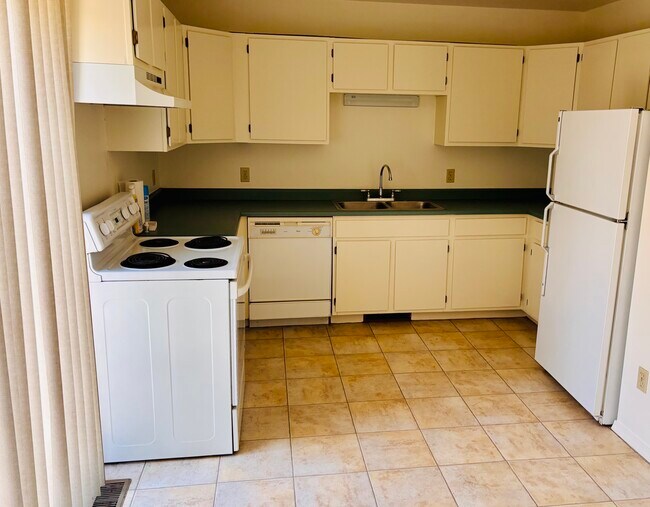 Cocina - 610 S Cedar St