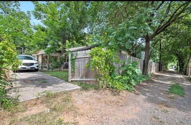 Building Photo - 1606 Walnut Ave