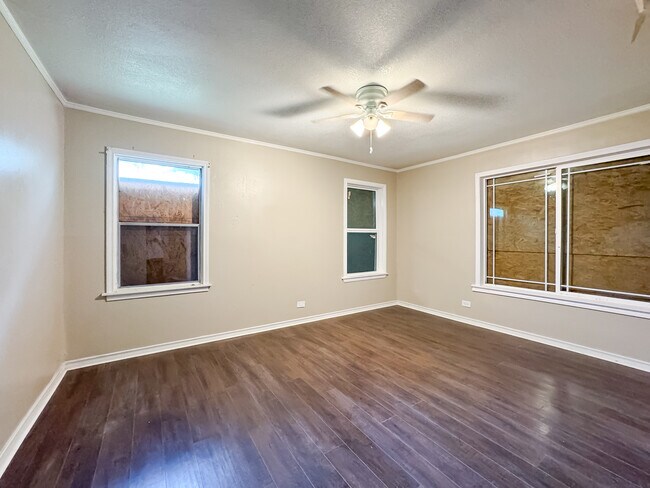 Foto del edificio - 4116 Robert L Parish SR Ave