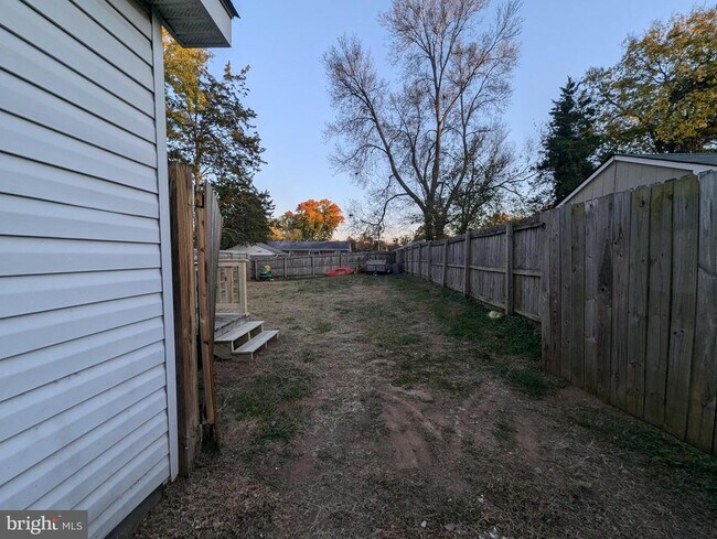 Building Photo - 203 Mansfield St
