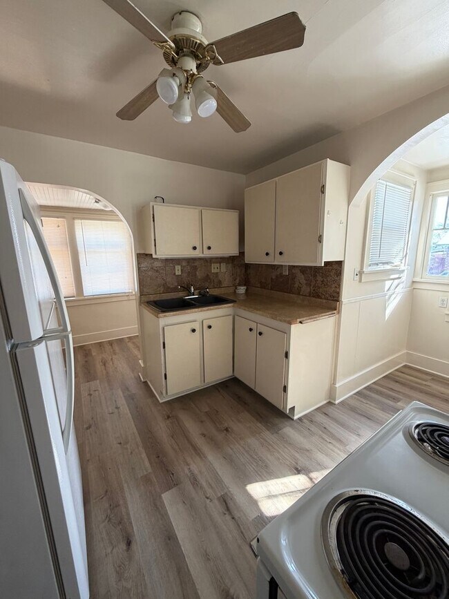 Foto del edificio - Large 3 bed 2 bath located close to downtown