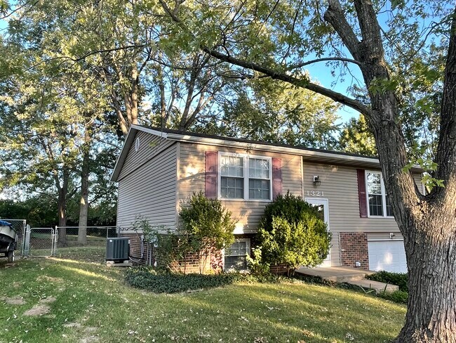 Building Photo - 1321 Grandview Dr
