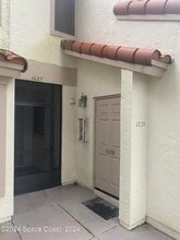 Building Photo - 1039 Country Club Dr