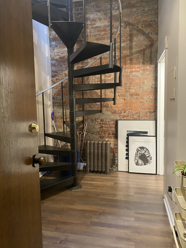 Primary Photo - 213 1st Ave S