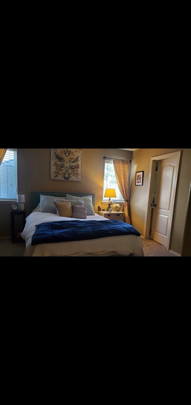 Building Photo - 690 N Caracaras Pl