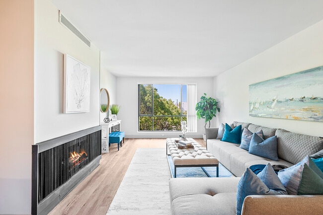 Building Photo - 821 3rd St