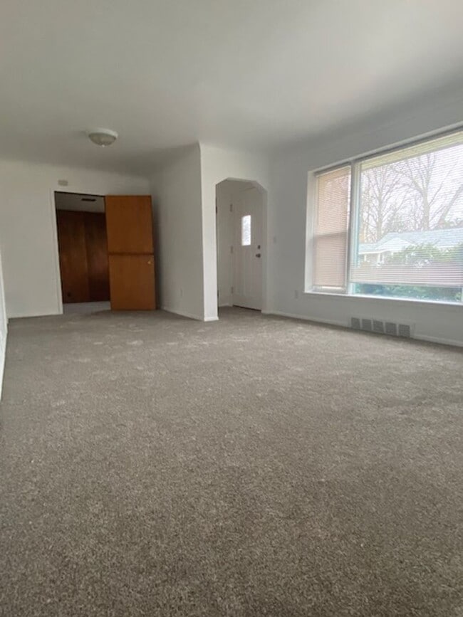 Photo - CHARMING, 3 BED 1 BATH RANCH - LIVONIA House