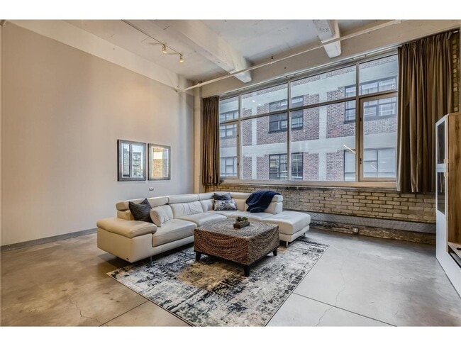 Building Photo - 700 N Washington Ave