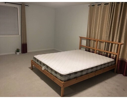 Foto del edificio - 112 Marlboro Rd