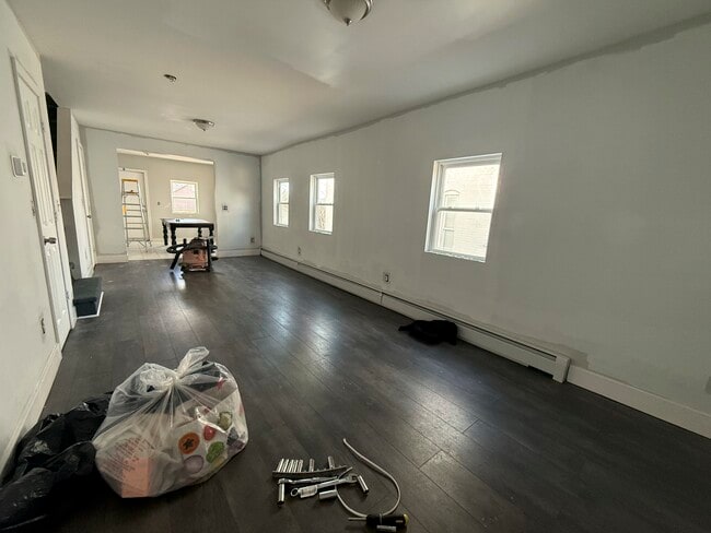 Building Photo - 44 Linden St