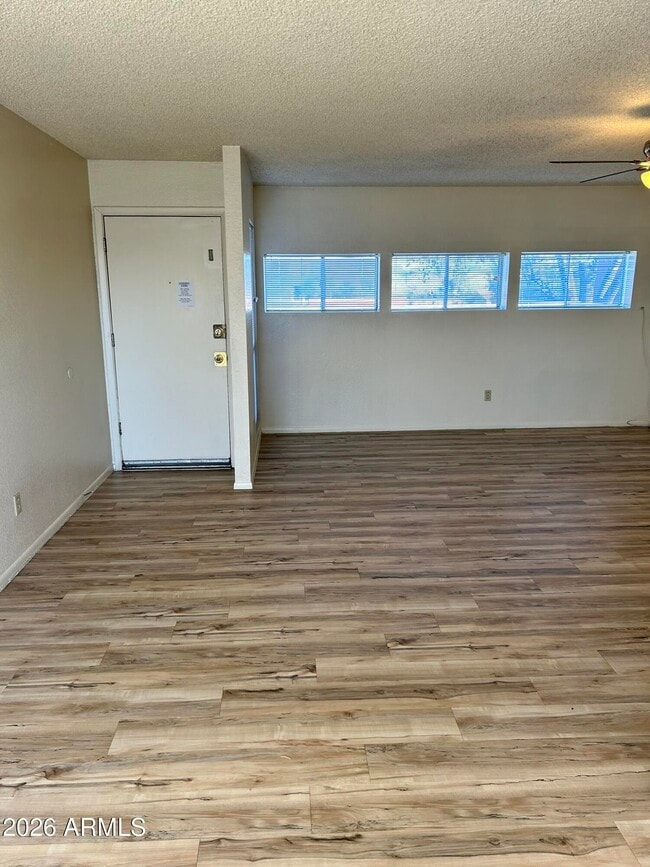 Building Photo - 2652 E Oakleaf Dr