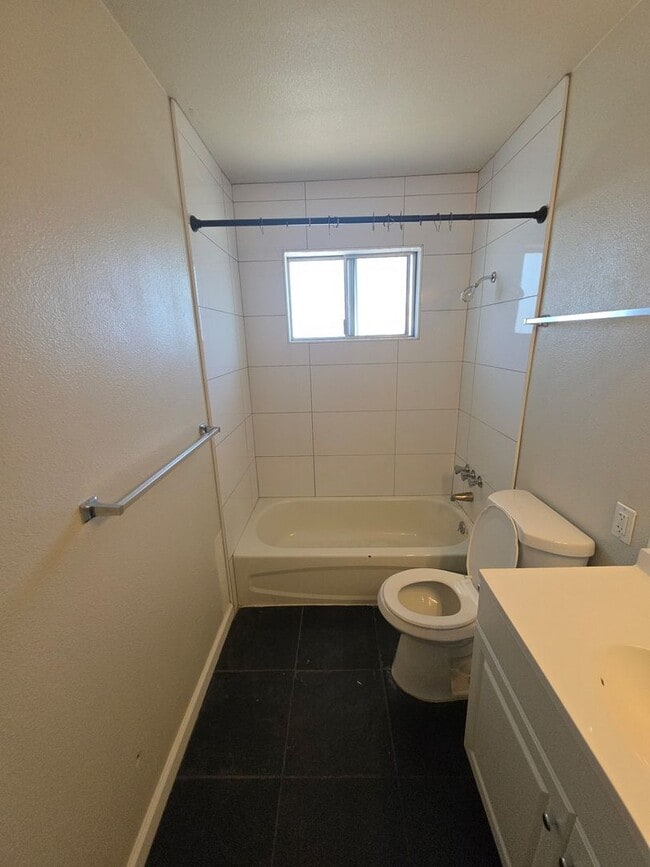 Building Photo - 3564 Sapphire Dr