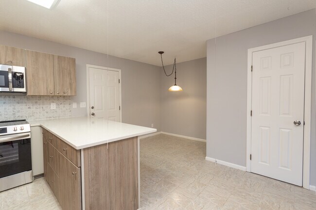 Building Photo - 155 Old Fort Rd