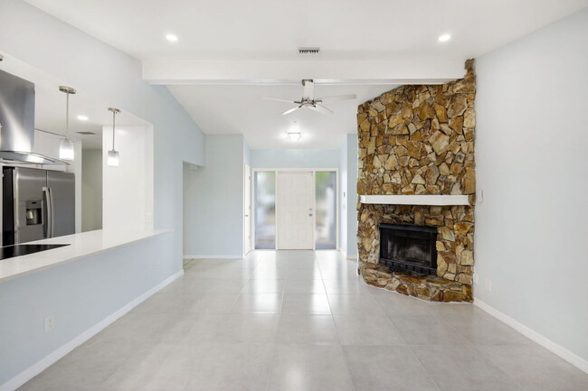 Building Photo - Beautifully Renovated 3-Bedroom Home in Sa...