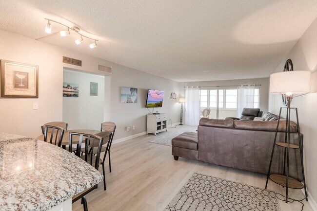 Building Photo - 1561 NE 12th Terrace