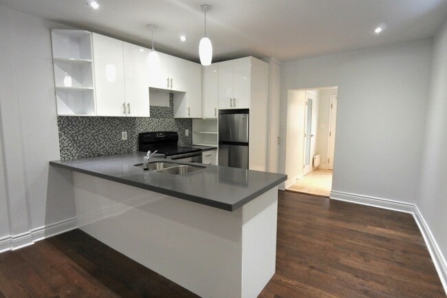 Building Photo - 22 Rusholme Park Crescent