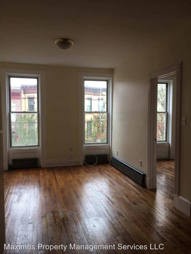 Primary Photo - 458-416 16th St