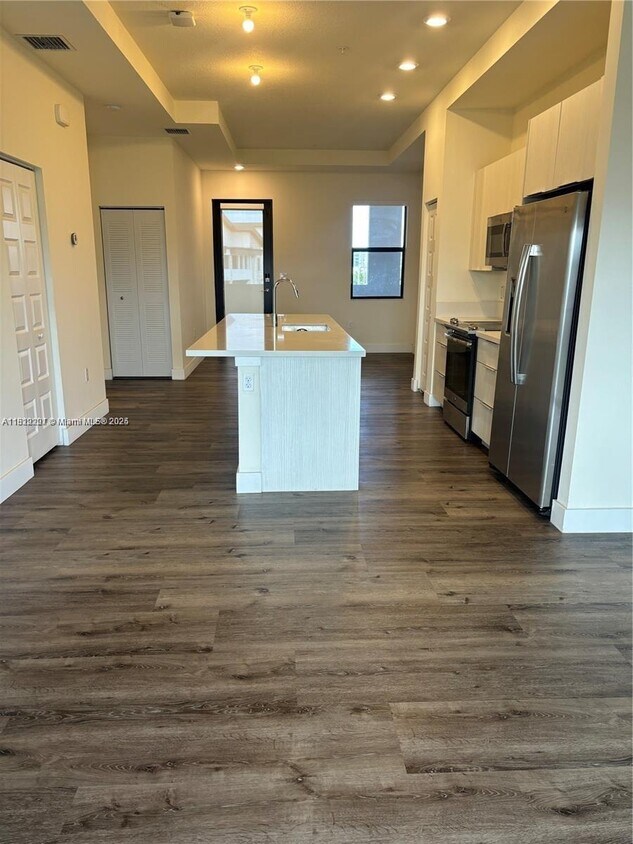 Foto principal - 7819 NW 104th Ave