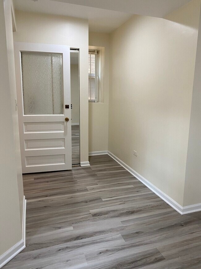 Foto del edificio - 2315 N Oakley Ave