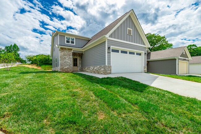 Building Photo - 4659 Heiskell Dr