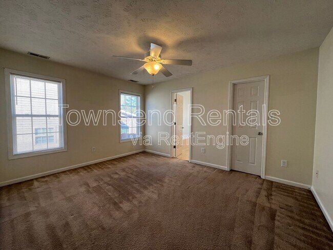 Foto del edificio - 2028 Ivey Commons Rd
