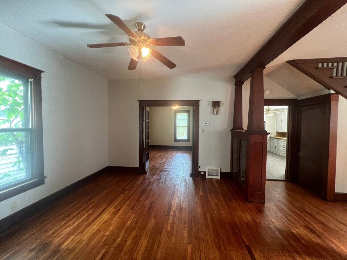 Primary Photo - Large 3 Bedroom 2 Bath with 1.5 Car Garage!
