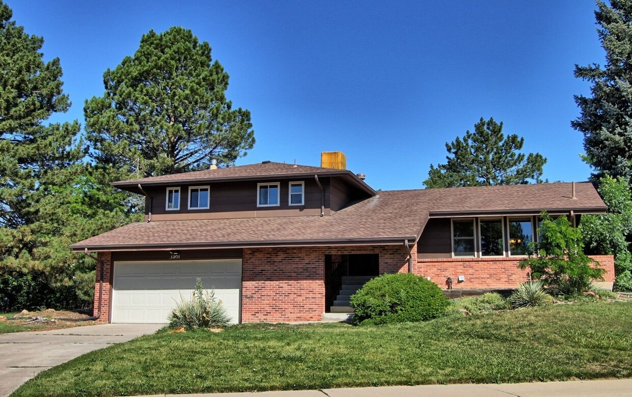 5 bed 3 bath Broomfield home - 5 bed 3 bath Broomfield home