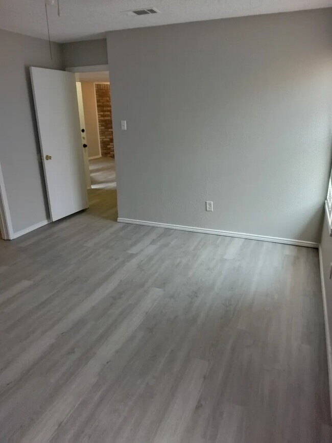 Foto del edificio - 2720 Countryside Ln