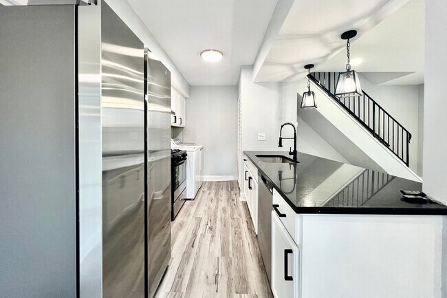 Building Photo - 1594 Cornell Cir