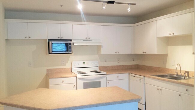 Foto del edificio - 3591 Kernan Blvd S