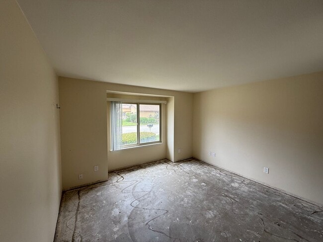Building Photo - Large Home in Leisure Village - Premier Se...