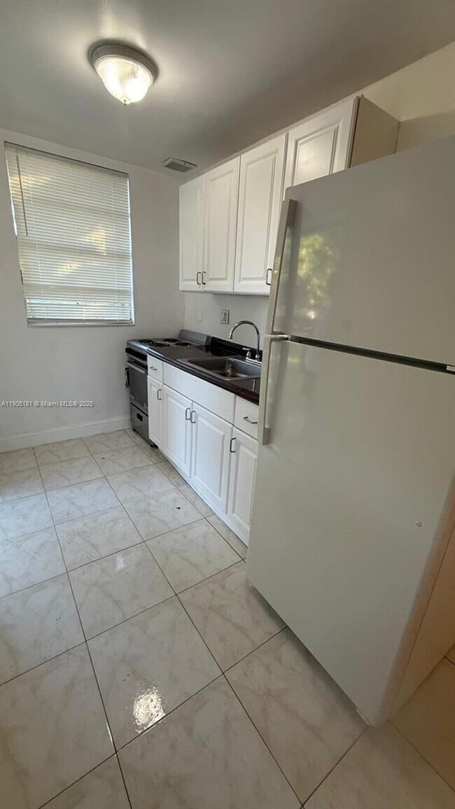 Foto del edificio - 2127 Cleveland St