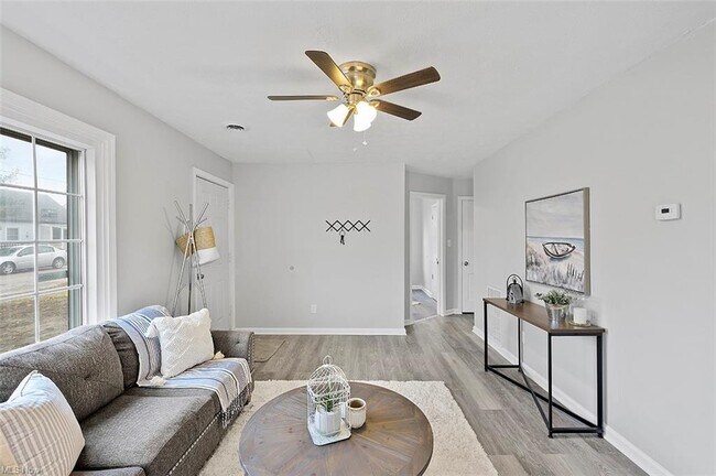 Building Photo - 13624 Sprecher Ave