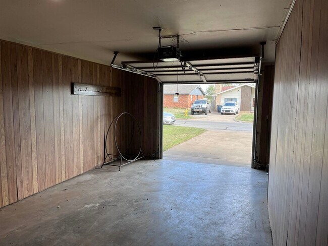 Building Photo - 3115 Brooks Drive