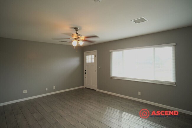 Foto del edificio - 3-Bedroom Home In East Bakersfield!